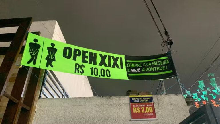 ‘Open xixi’: serviço com banheiro ‘à vontade’ próximo ao São João de Campina Grande atrai forrozeiros