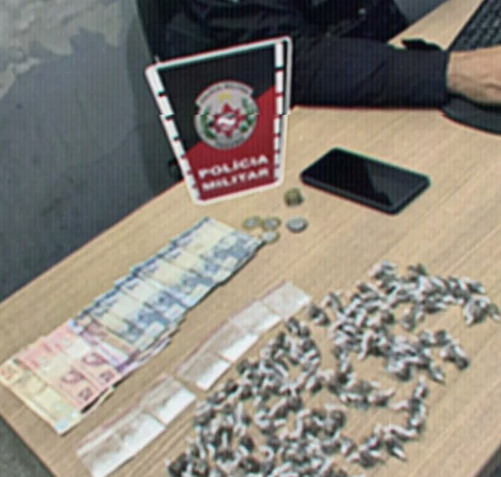 Polícia Militar prende homem por tráfico de drogas, em Campina Grande