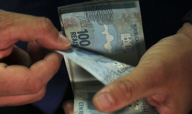 Governo Federal eleva projeção do salário mínimo para R$1.509 em 2025