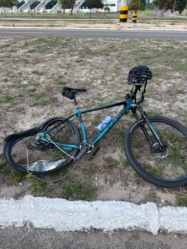 Motorista suspeito de atropelar ciclista em João Pessoa é identificado e está foragido