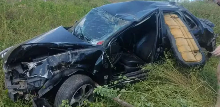 Jovem morre após capotar carro ao desviar de cachorro na PB-393, no Sertão da Paraíba