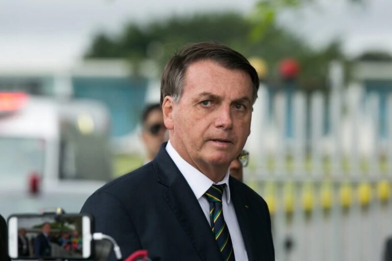 ‘Me prendam, não vou sair do Brasil, vou morrer na cadeia’, diz Bolsonaro