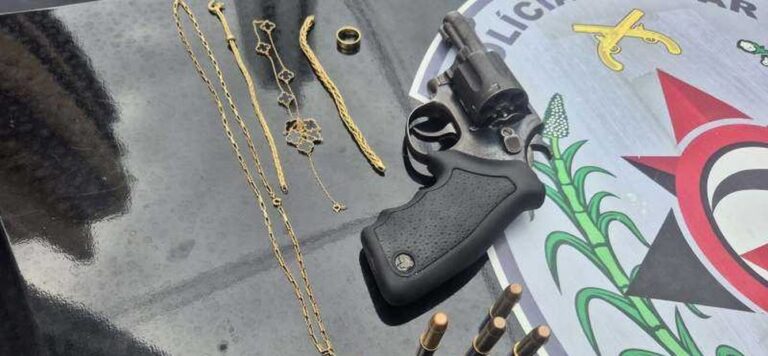Polícia Militar prende dupla acusada de roubar joias na orla da Capital