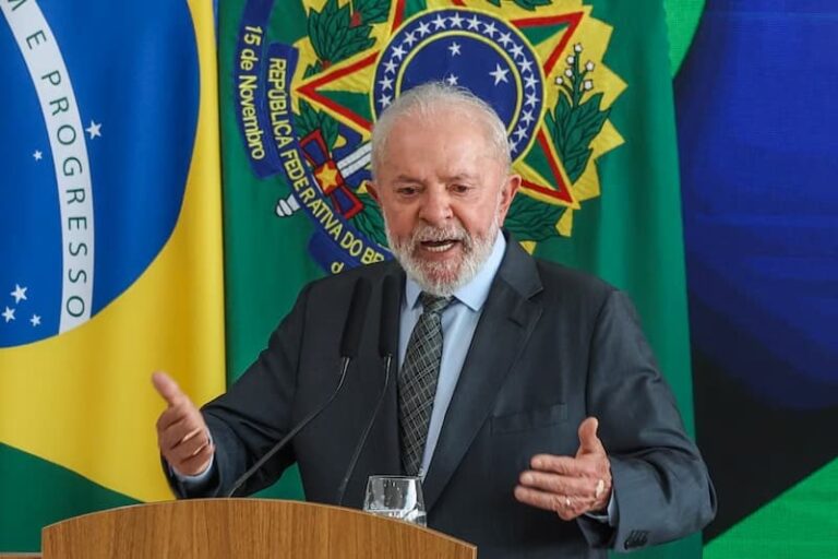 Lula critica preço do botijão de gás e diz que alguém está ‘ganhando muito dinheiro’