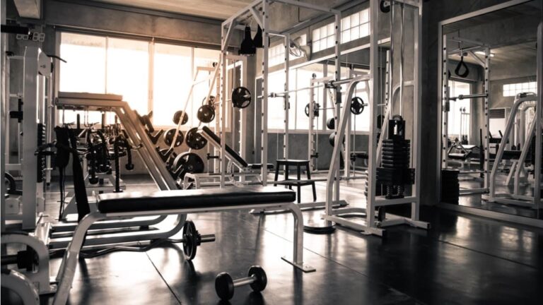 Personal trainer volta a ter acesso às academias sem pagar taxar