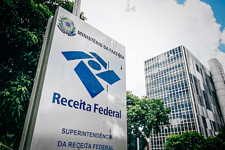 Receita Federal desmente boatos sobre prisão e bloqueio de contas por falta de envio da declaração do IR