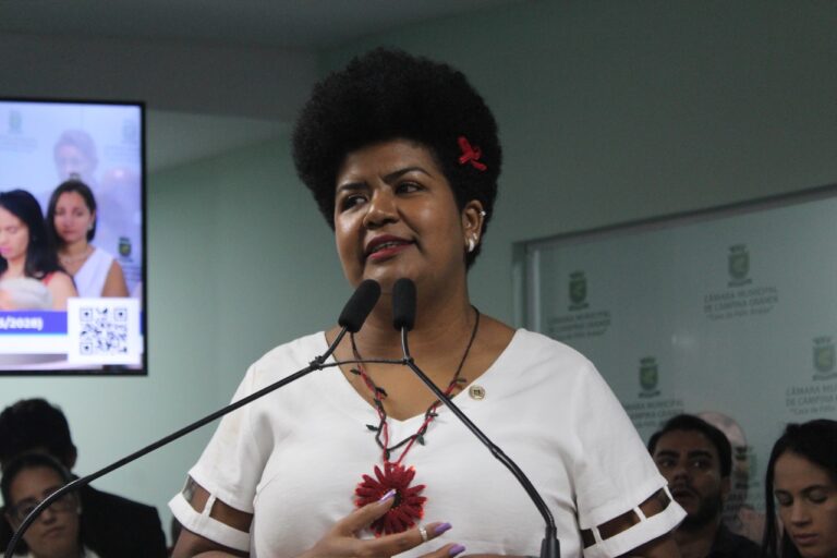 Campina Grande: Vereadora Jô Oliveira protocola projetos que valorizam o trabalho de cuidado das mães trabalhadoras