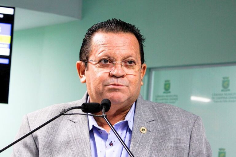 Olimpio propõe oferta gratuita de água potável em farmácias de Campina Grande para ingestão de medicamentos