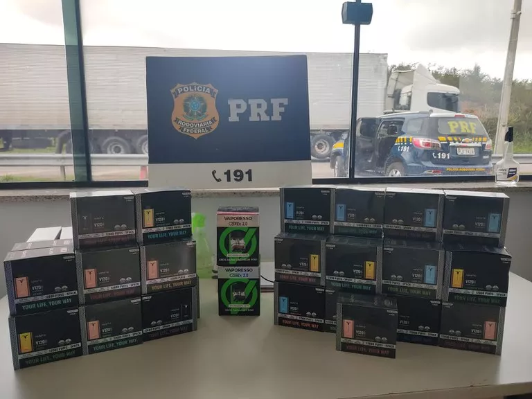 PRF apreende 230 Cigarros Eletrônicos em ônibus na BR-116