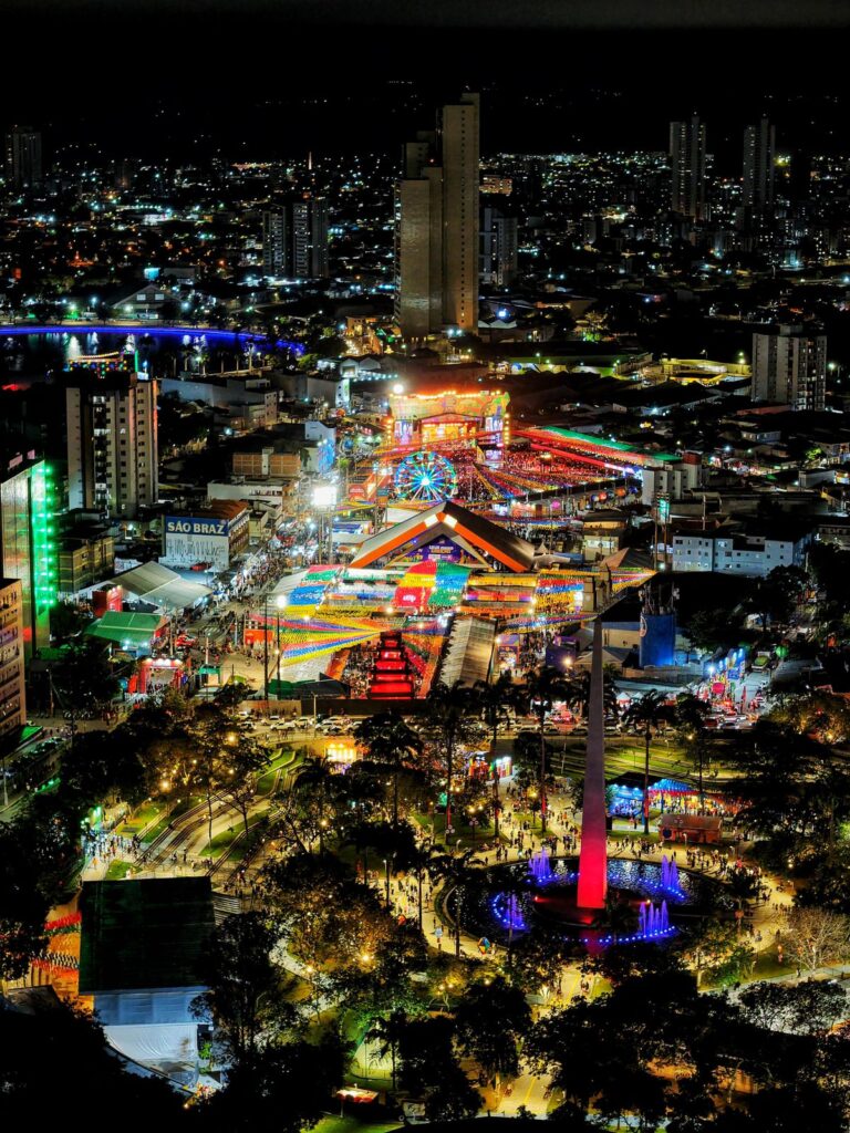 Parque do Povo registra recorde e ultrapassa 165 mil pessoas na véspera de São Pedro