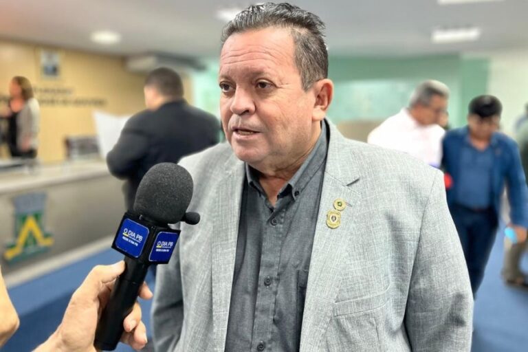 Projeto de Olimpio Oliveira corrige distorções no 14° salário da Educação em Campina Grande