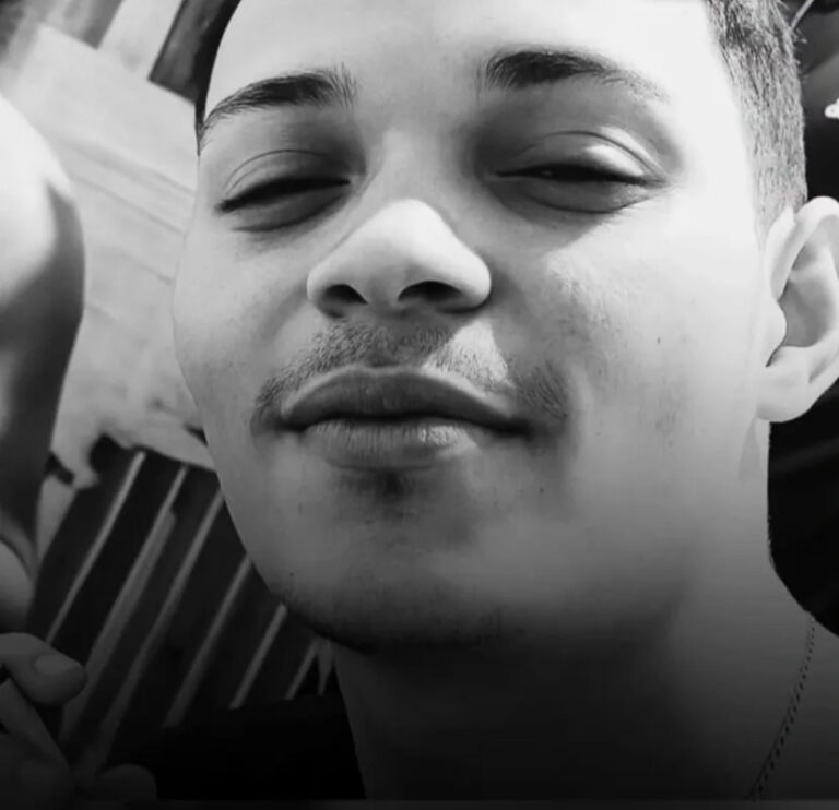 Jovem morre e quatro ficam feridos a facadas durante festa