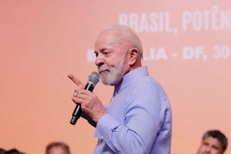 Após tarifaço, Lula publica decreto que regulamenta Lei da Reciprocidade