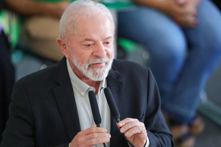 ‘Nunca pedi Pix nem anistia antes de ser condenado’, diz Lula em crítica a Bolsonaro