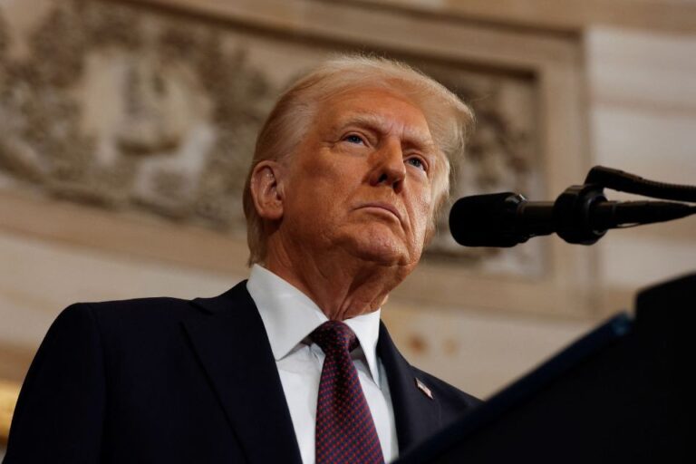 Trump oficializa tarifa de 50% sobre produtos do Brasil e cita “emergência nacional”