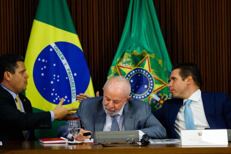 Moraes suspende aumento do IOF e convoca conciliação entre governo e Congresso
