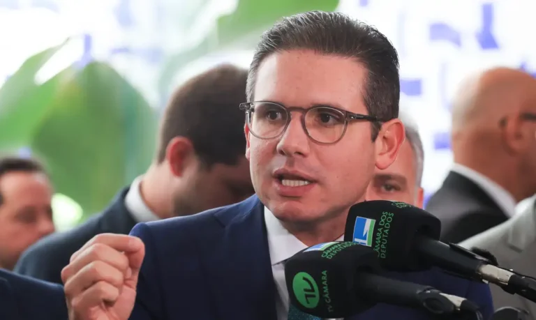 Hugo pautará com urgência propostas contra ‘adultização’ de crianças