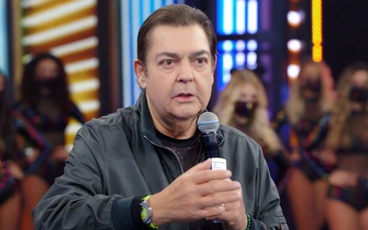 Faustão é internado em São Paulo com infecção na perna e filho adia festa