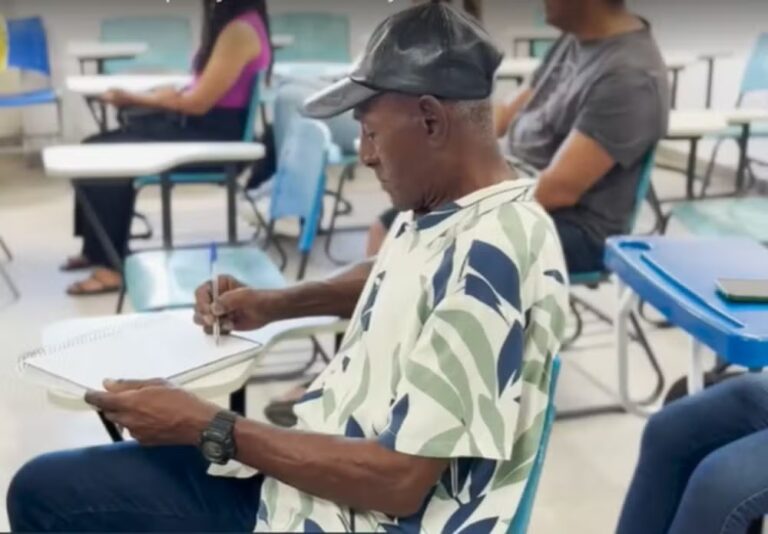 Idoso de 74 anos inicia graduação em Rádio e TV na UFPB e inspira colegas