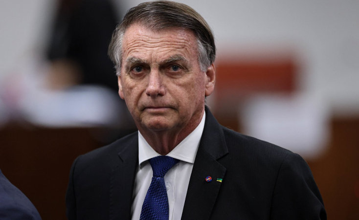 Defesa de Bolsonaro pede autorização para exames médicos em hospital durante prisão domiciliar