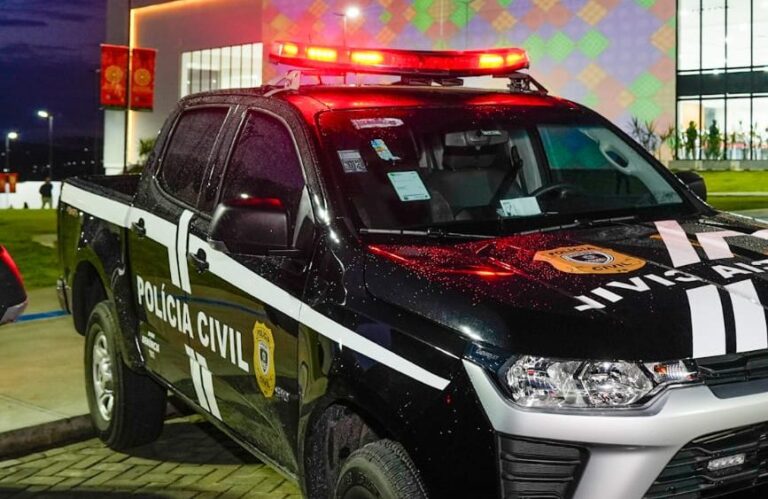 Ataque a tiros deixa dois jovens mortos em Bayeux; perícia foi interrompida por tiroteio