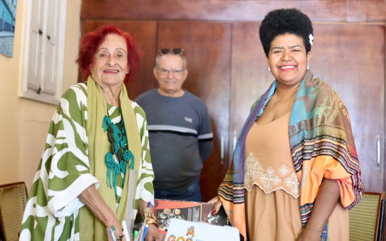 Vereadora Jô Oliveira entrega Medalha de Honra ao Mérito na abertura da 50ª edição do Festival de Inverno de Campina Grande