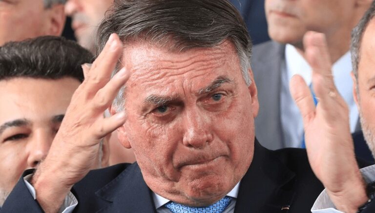 Jair Bolsonaro nega tentativa de fuga e pede revogação da prisão domiciliar