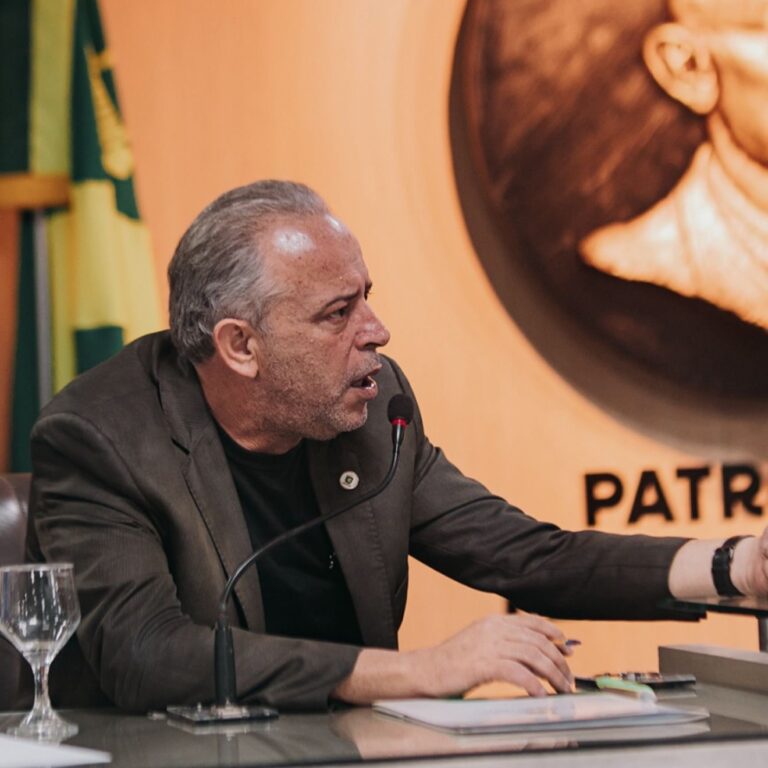 Vereador Anderson Pila cobra transparência e denuncia atraso de repasses ao Hospital Antônio Targino