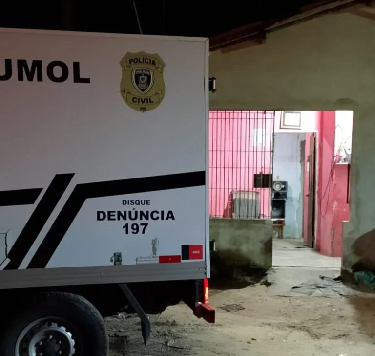 Mulher é assassinada a tiros após ter casa invadida durante a madrugada, na Grande JP