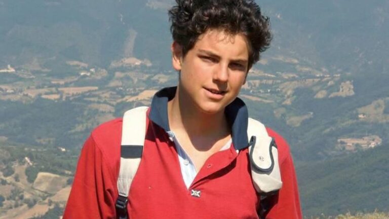 Carlo Acutis se torna o primeiro santo da geração “millennial”