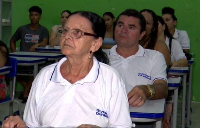 Agricultora de 80 anos volta à sala de aula para conquistar diploma do ensino médio