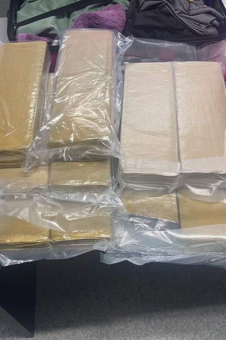 Mulher é presa com mais de 10 kg de maconha no aeroporto de João Pessoa