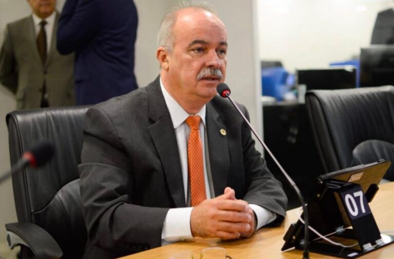 Projeto de lei de Inácio Falcão cria política de prevenção a acidente com motos
