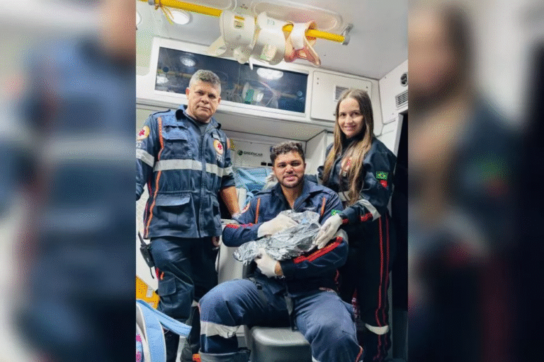 Mulher dá à luz dentro de ambulância do SAMU em Desterro, no Sertão da Paraíba