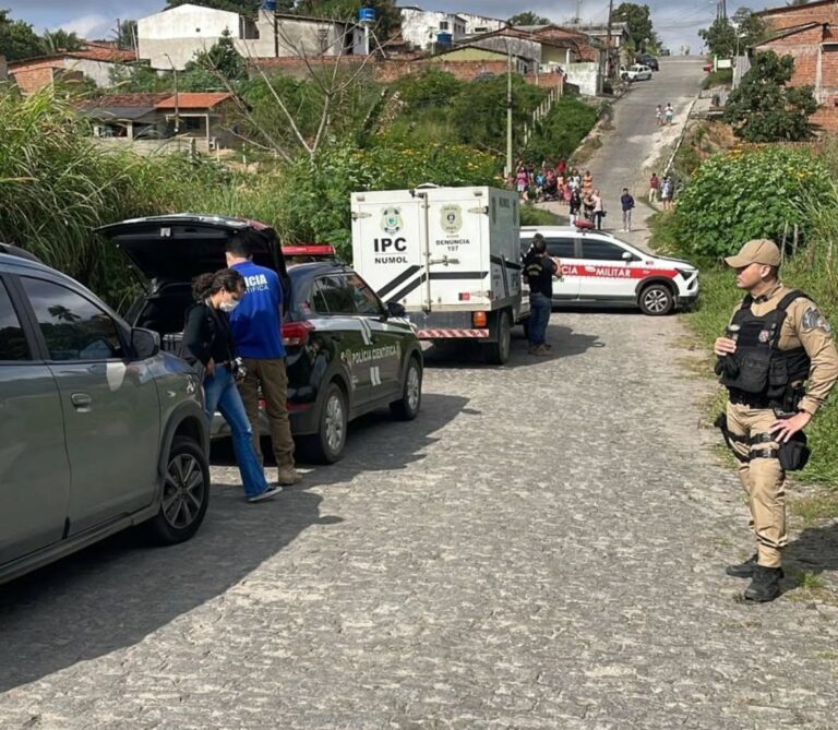 Homem é encontrado morto por morados em área de matagal no bairro dos Cuités