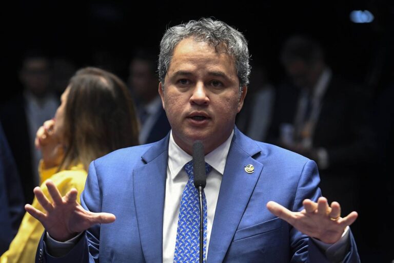Efraim cobra posição firme da classe política e critica alianças com o crime organizado