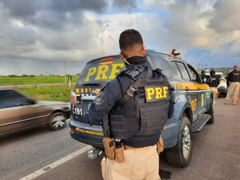 Mercadorias sem nota fiscal é apreendida pela PRF durante fiscalização na BR-101, em Alhandra