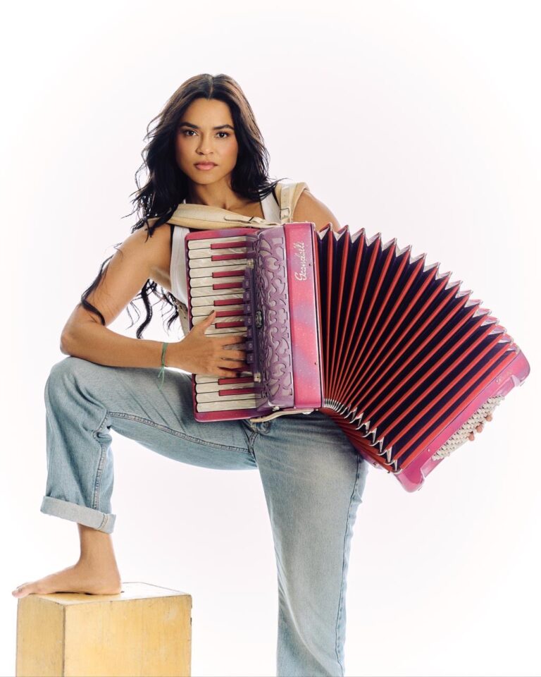 Lucy Alves grava primeiro DVD solo em João Pessoa com Elba Ramalho, Dorgival Dantas e Xande de Pilares