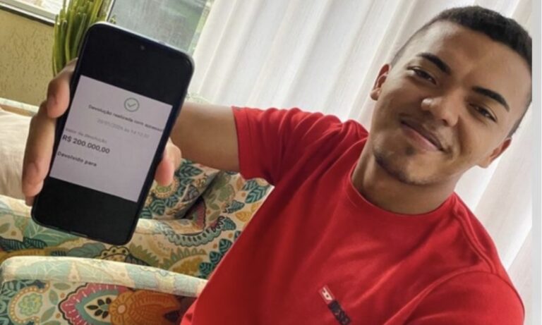 Estudante recebe PIX de R$ 200 mil por engano e devolve valor