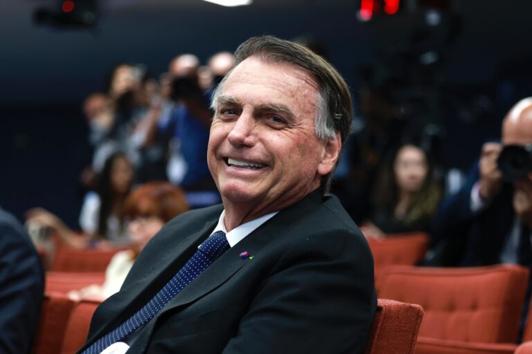 Moraes dá 5 dias para Papudinha detalhar rotina de Bolsonaro na prisão