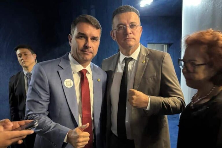 Sargento Neto propõe Título de Cidadão Paraibano para o senador Flávio Bolsonaro