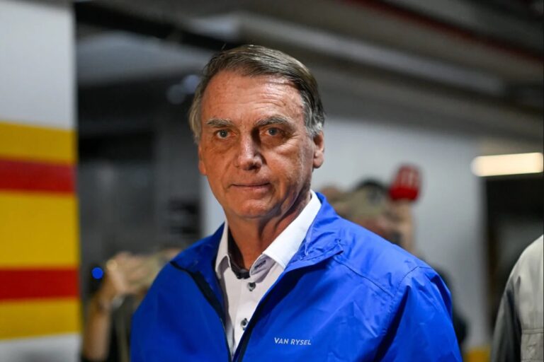 Bolsonaro é levado para hospital com quadro de ‘calafrios’ e vômito