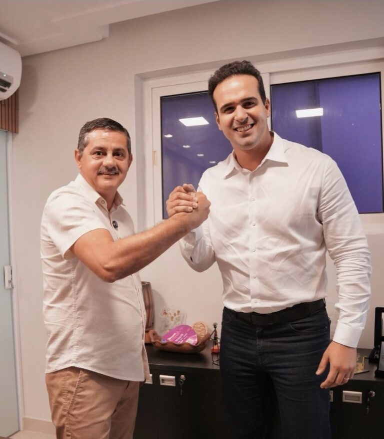Prefeito anuncia apoio a Lucas e escancara distanciamento com André Gomes