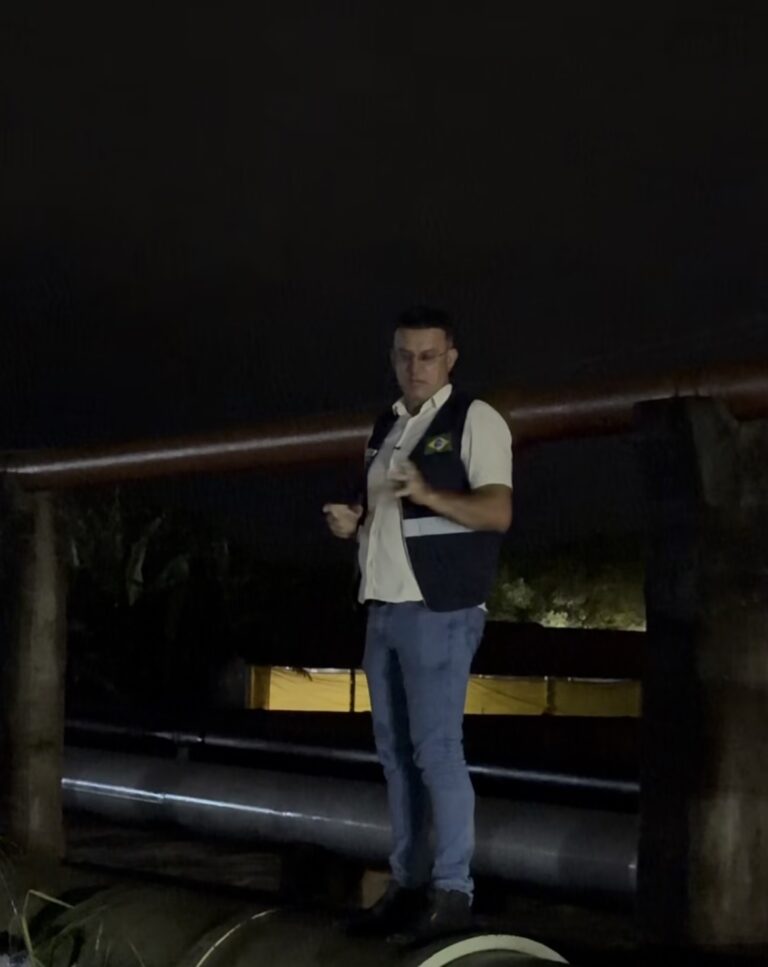 Sargento Neto visita pontos de alagamentos em Campina Grande após as chuvas deste domingo