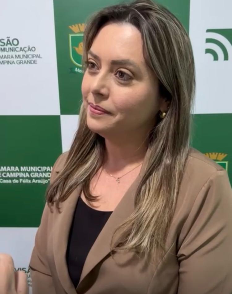 Aprovados há um ano, projetos de Waléria Assunção “dormem” na mesa do prefeito sem ser sancionados