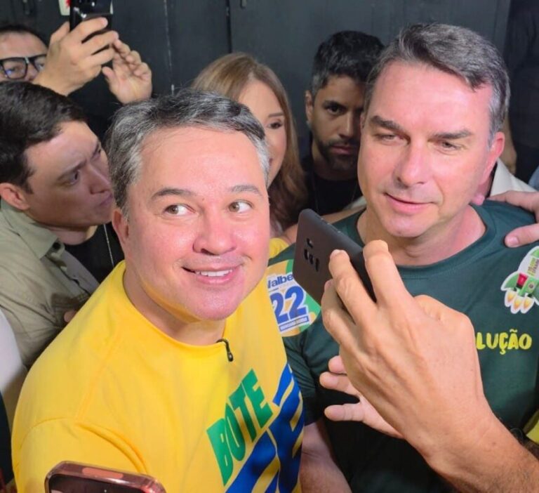 Flávio Bolsonaro confirma presença no São João de Campina Grande